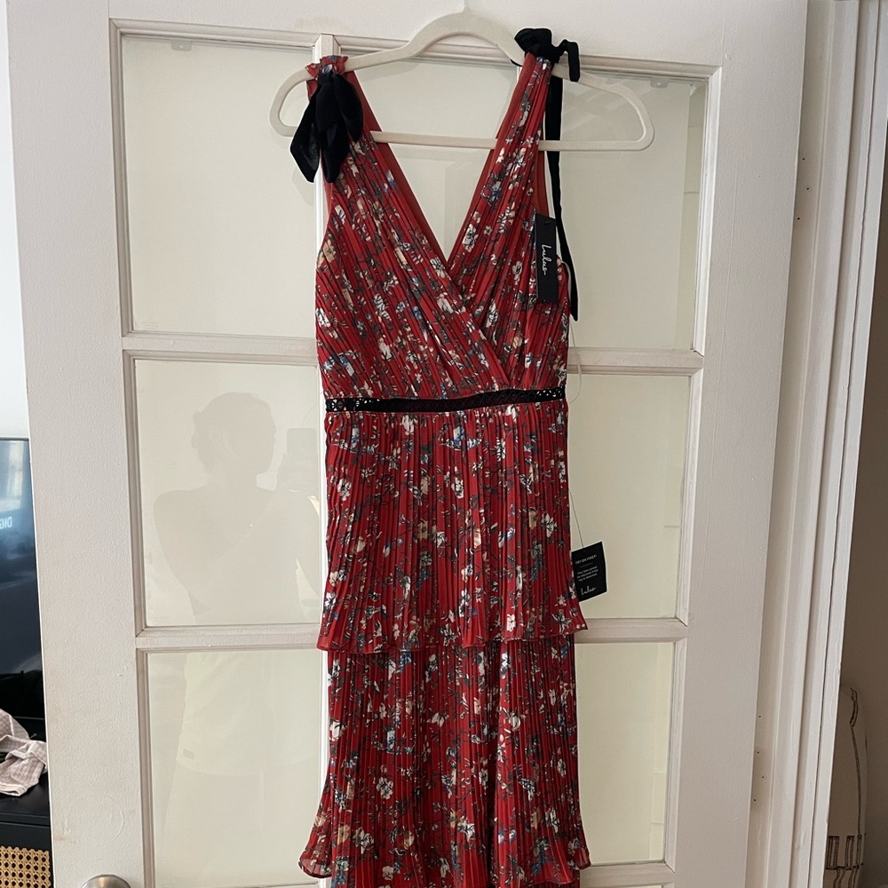 Dark red midi dress with velvet ties